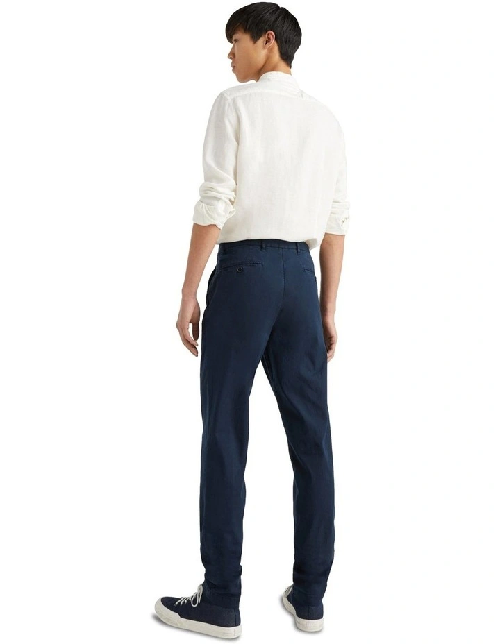Chelsea Chinolino Pant in Navy