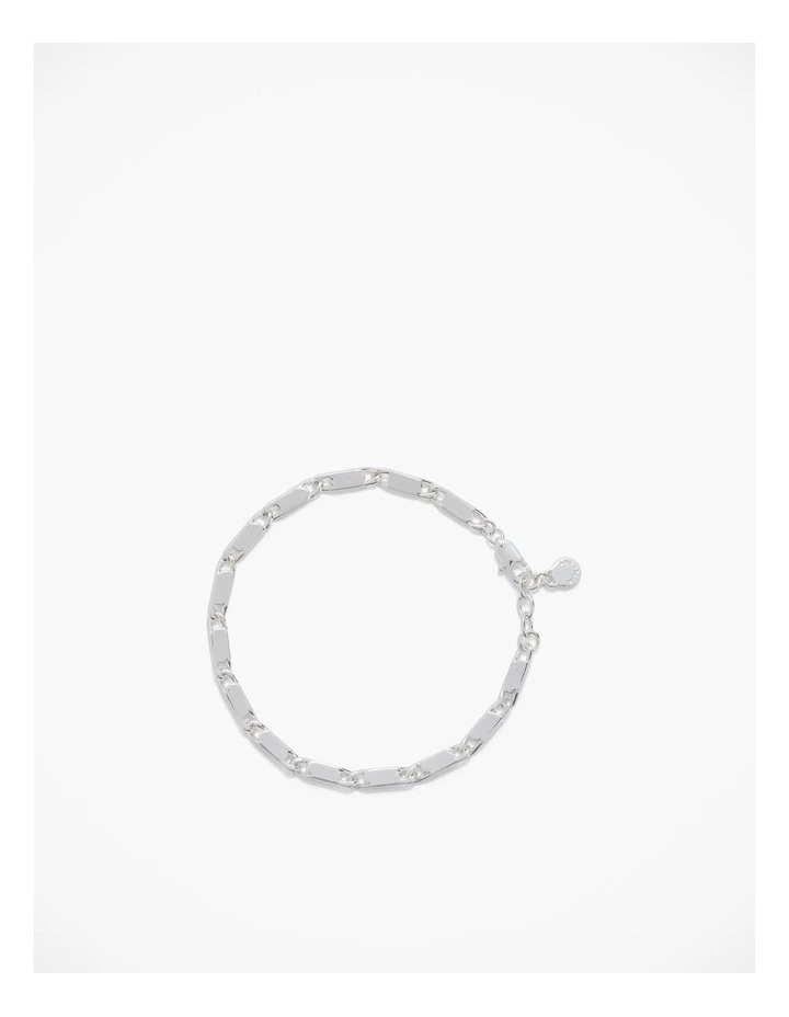 Bar Curb Chain Bracelet in Silver