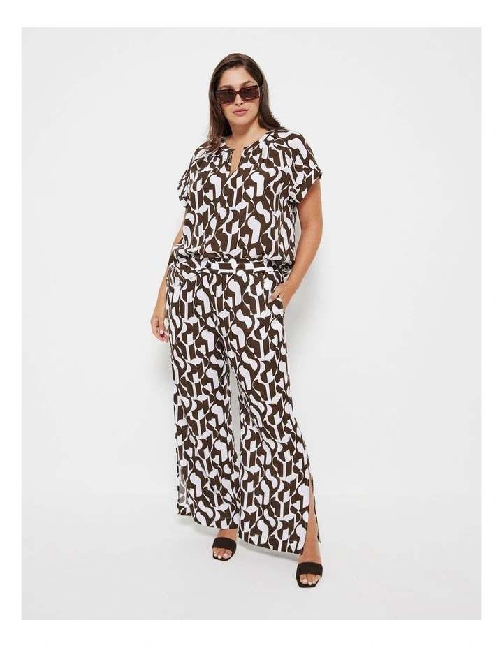 The Short Sleeve Print Top in Graphic Print