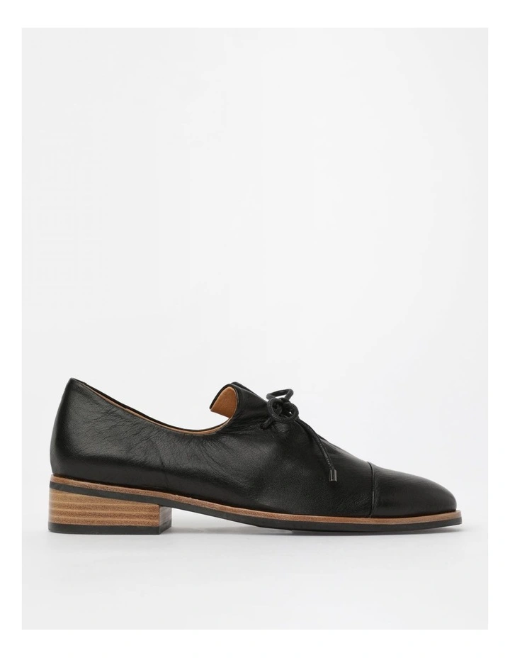 Resolved Flat Shoes in Black Leather