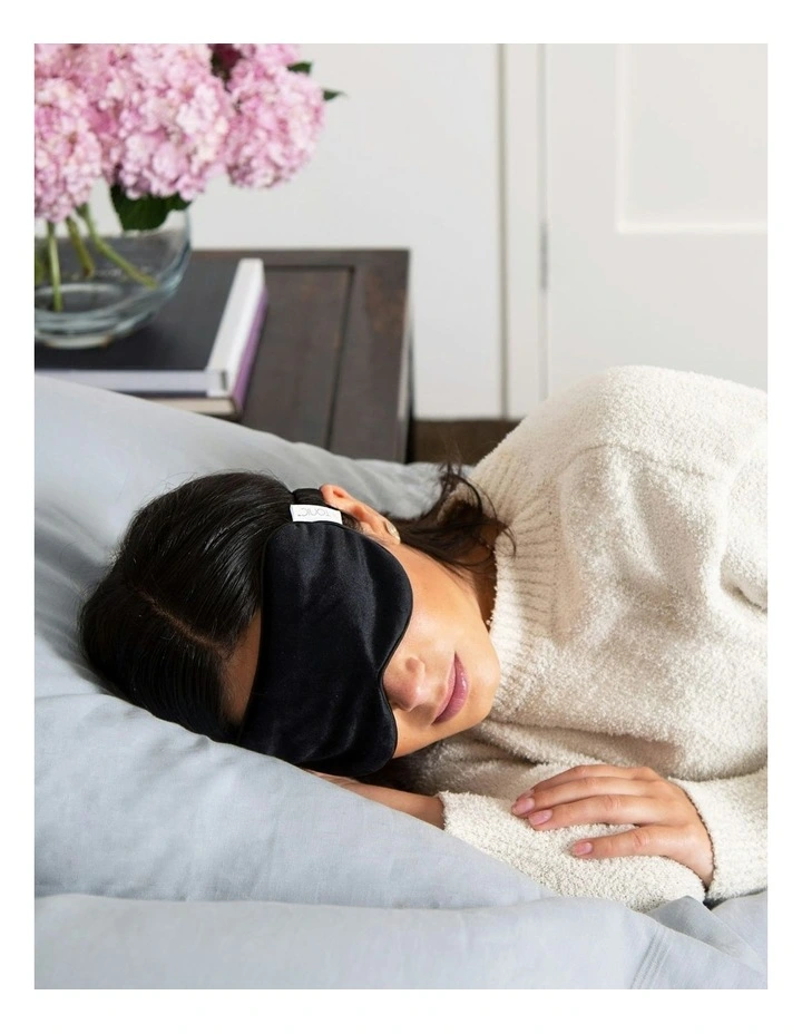 Luxe Velvet Eye Mask in Black