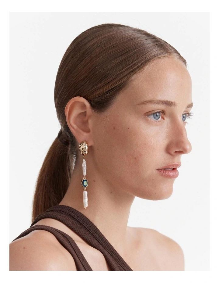 Reflective Long Drop Earrings in Green