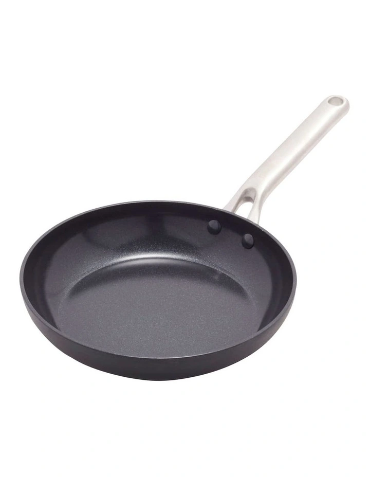 Omega Frypan 24cm in Black