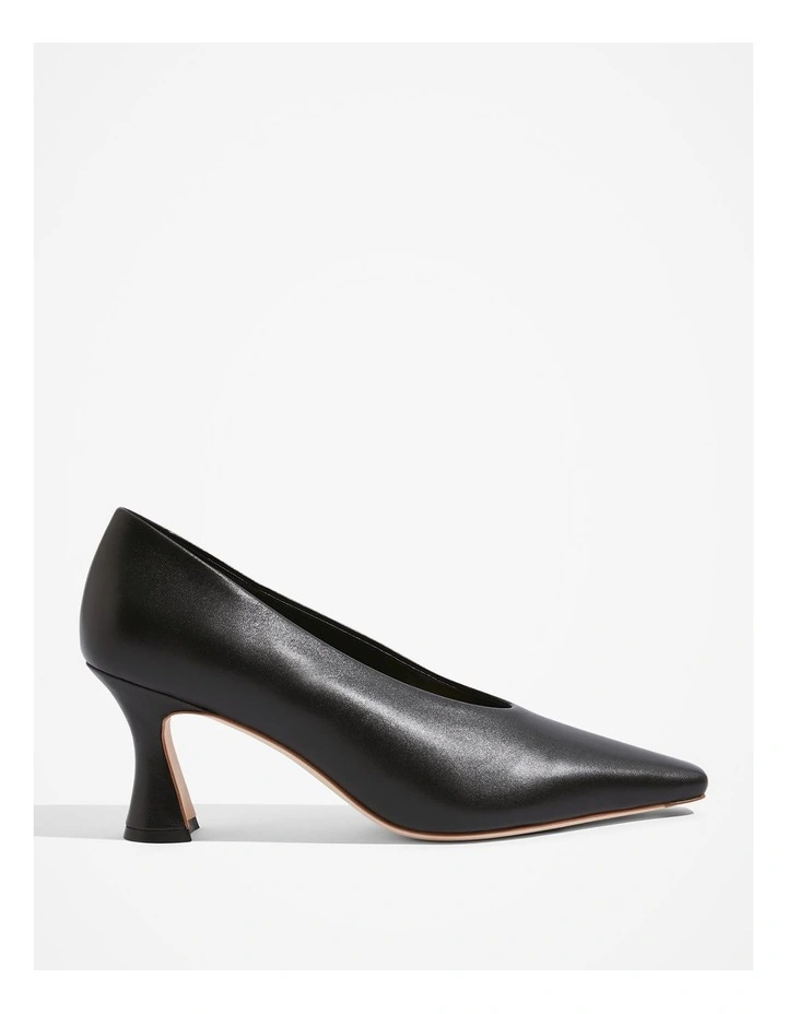 Davina Heel in Black