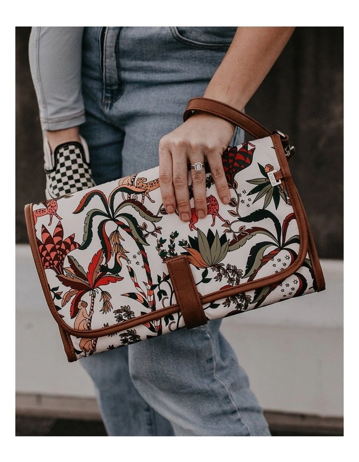 Change Mat Clutch in Jungle Cream/Tan