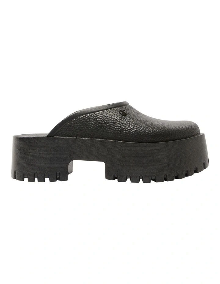 Toshi Flat Shoes in Black