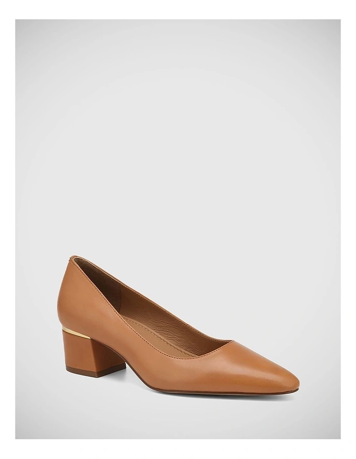 Gemmah Leather Pump in Tan