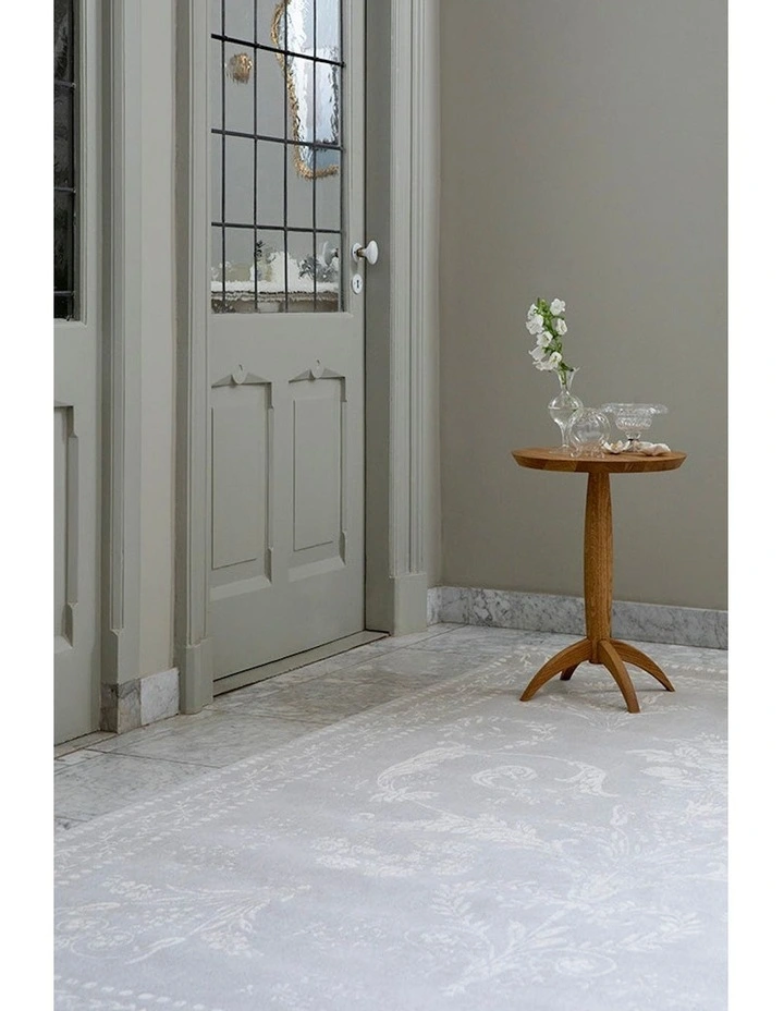Josette Dove 081401 Rug in Silver