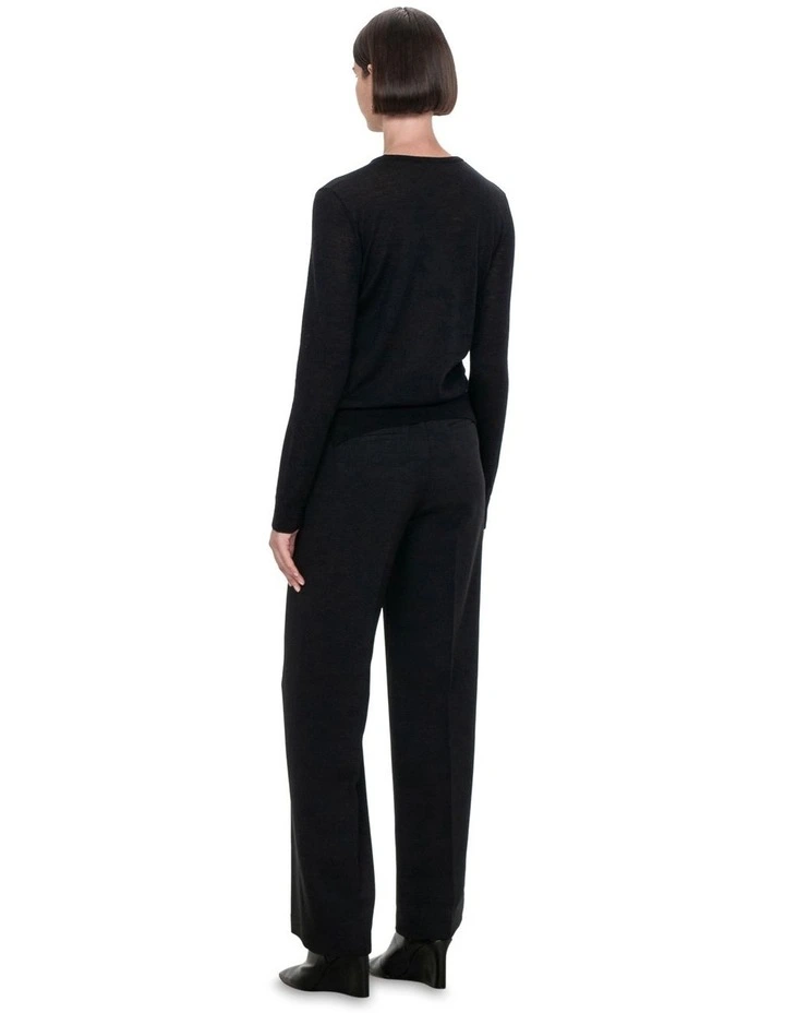 Merino Classic Sweater in Black
