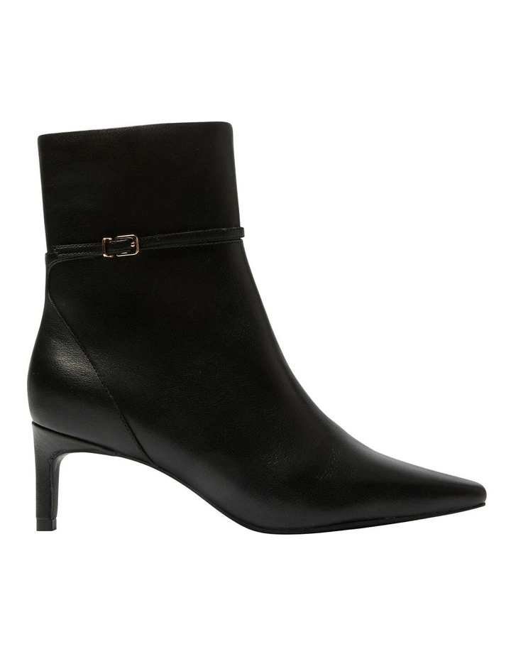 Urgent Boots in Black Leather