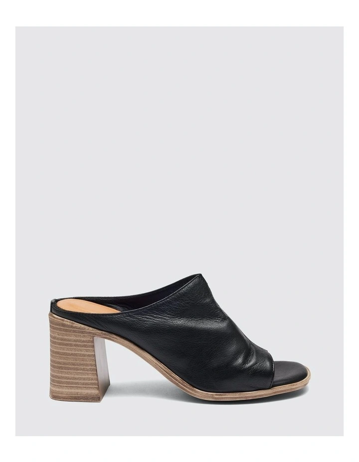 Vivien Heels in Black