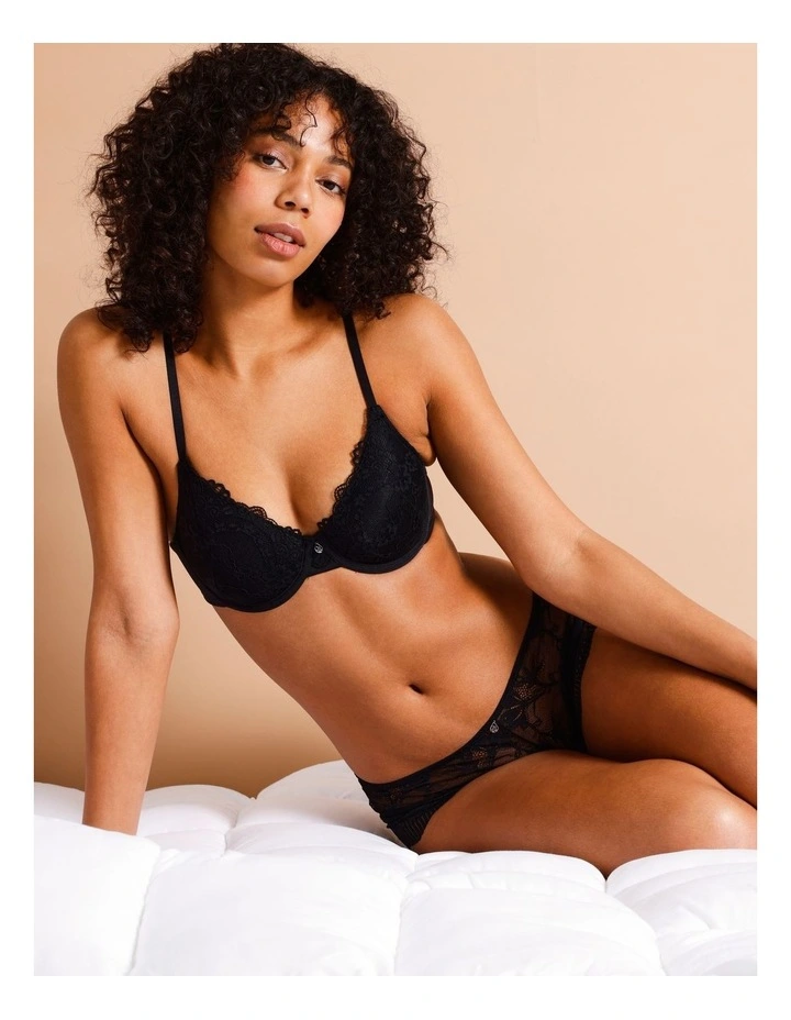 Pure Comfort Lace Plunge Bra in Black