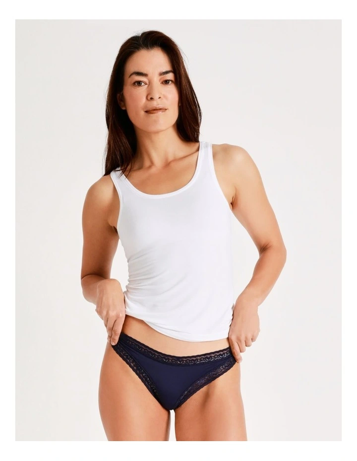 Smooth Lace G-String in Navy