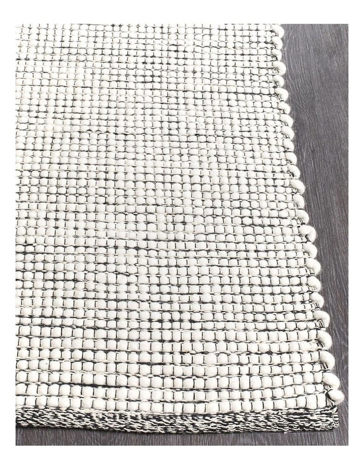 Loft Stunning Wool Rug in Black