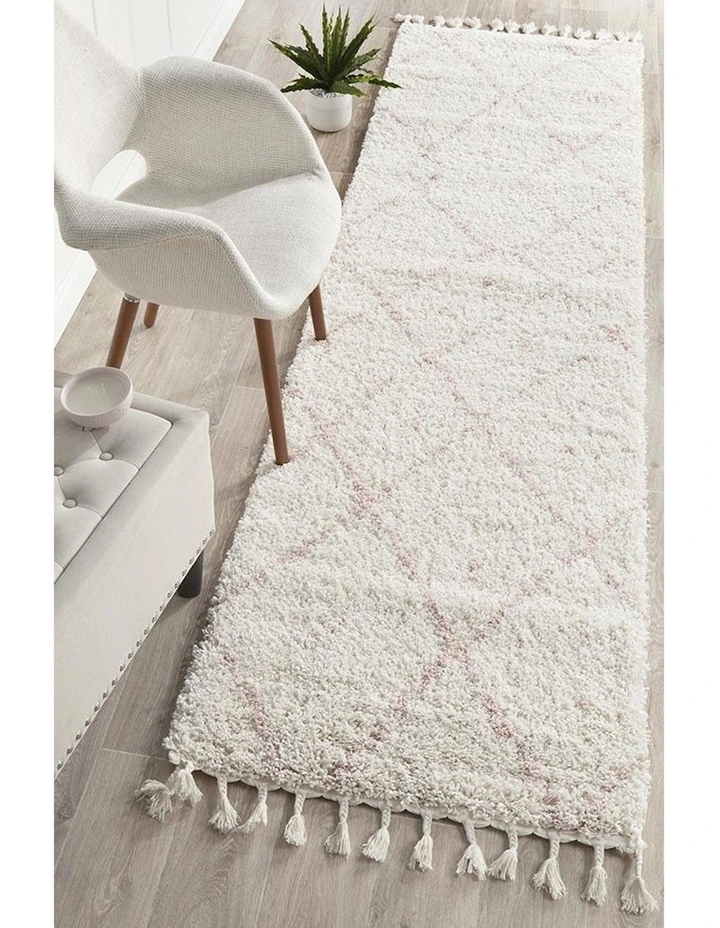 Saffron 44 Runner Rug in Pink