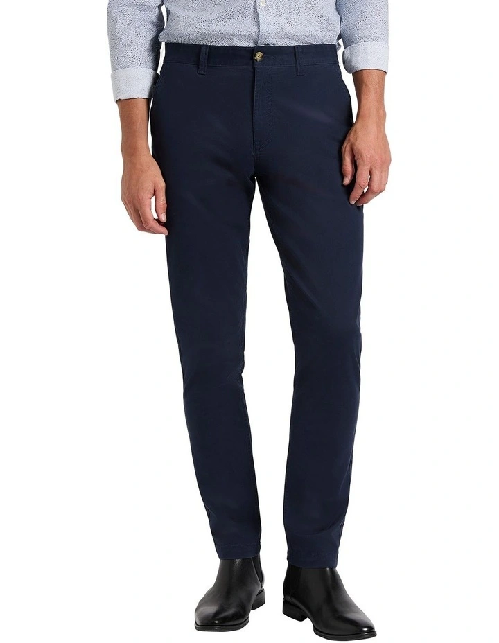 Brayden Slim Fit Chino Pant in Navy