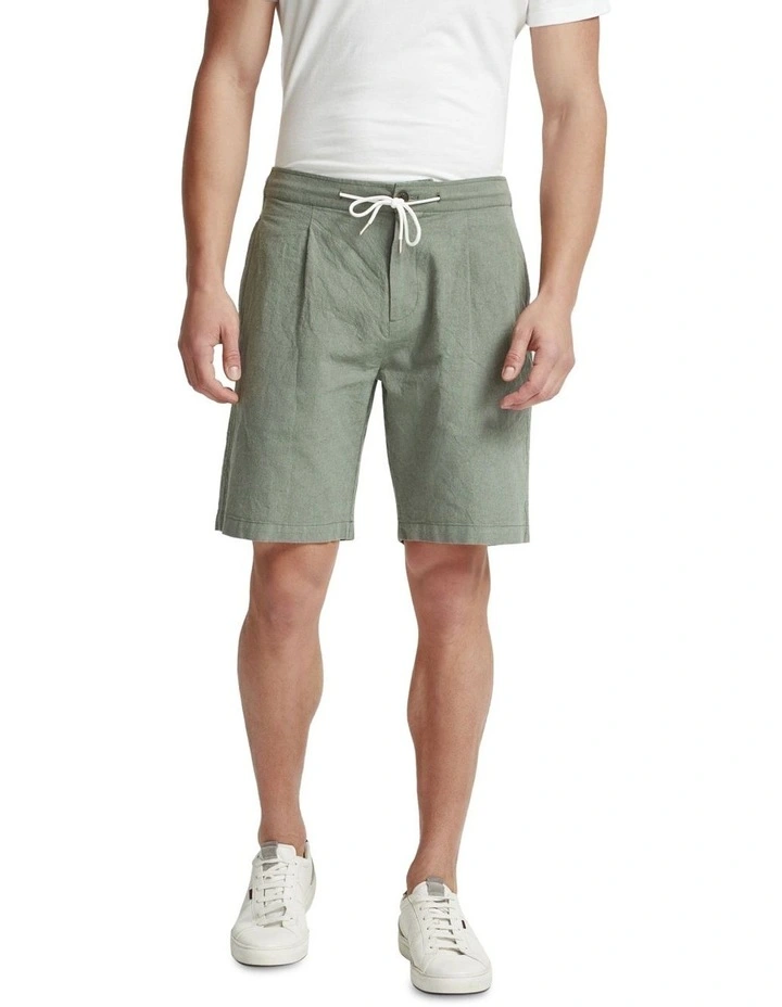 Barney Linen Blend Shorts in Moss Green
