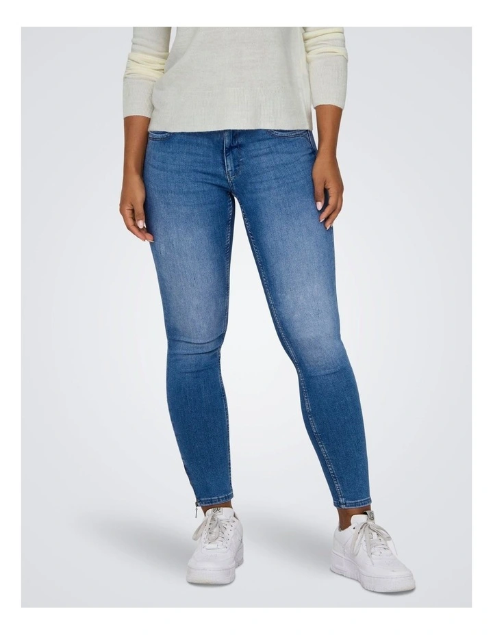 Kendell Skinny Jeans in Blue Denim