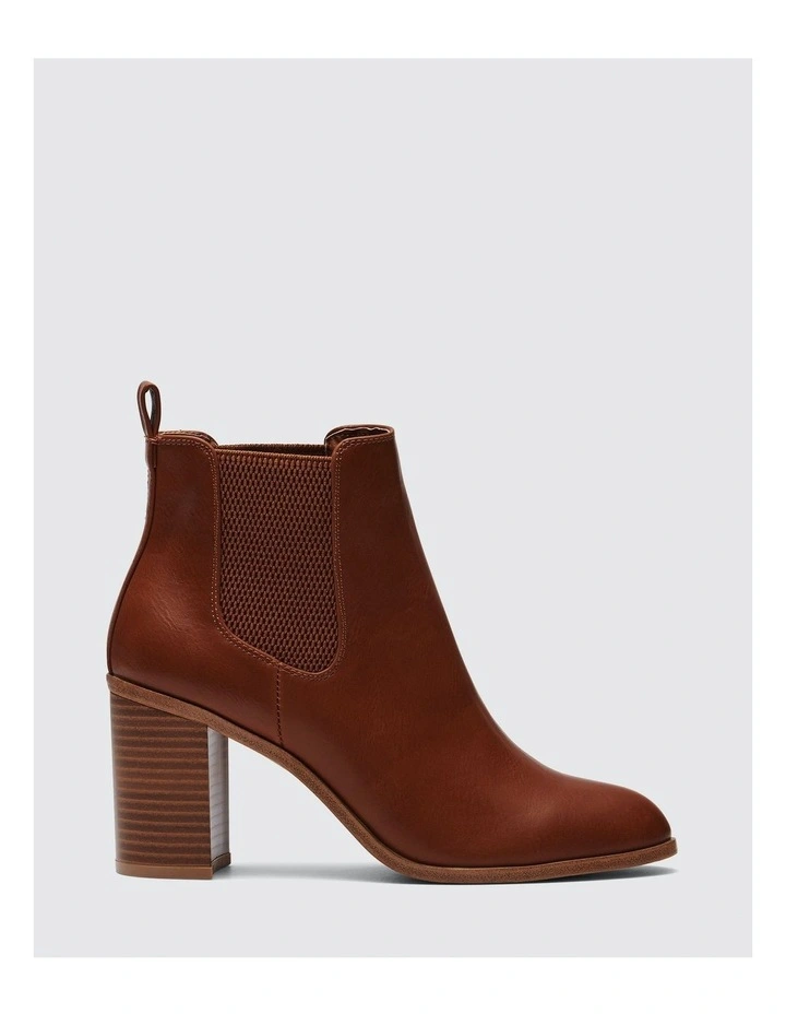 Kristeenie Boots in Tan