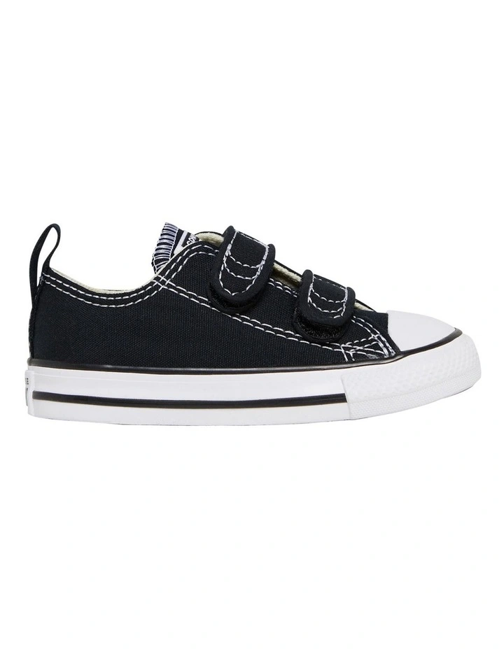Chuck Taylor All Star 2V Ox Infant Sneakers in Black