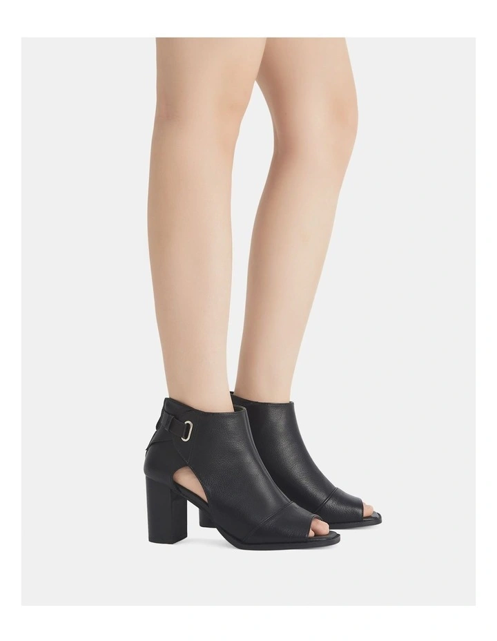 Facey Heel in Black