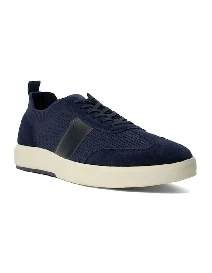 Trailing Sneakers in Navy