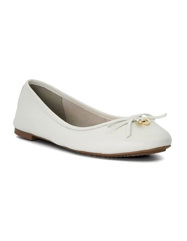 Hallo Ballet Flat in White