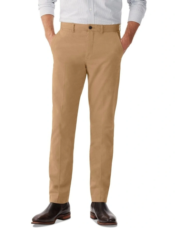 Berwick Chino in Sand