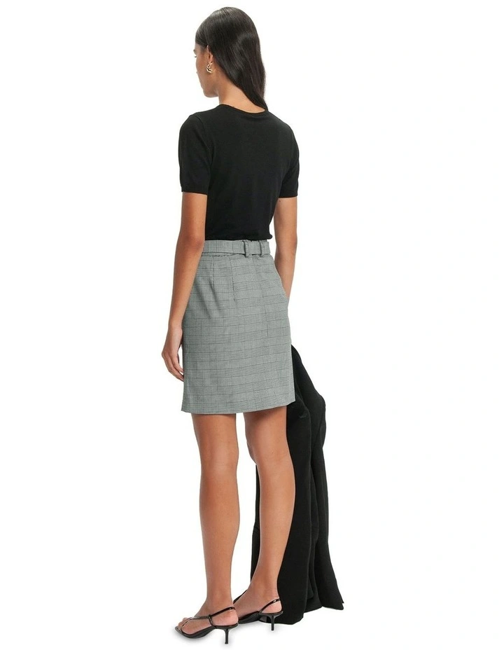 Short Sleeve Round Neck Knit in Black