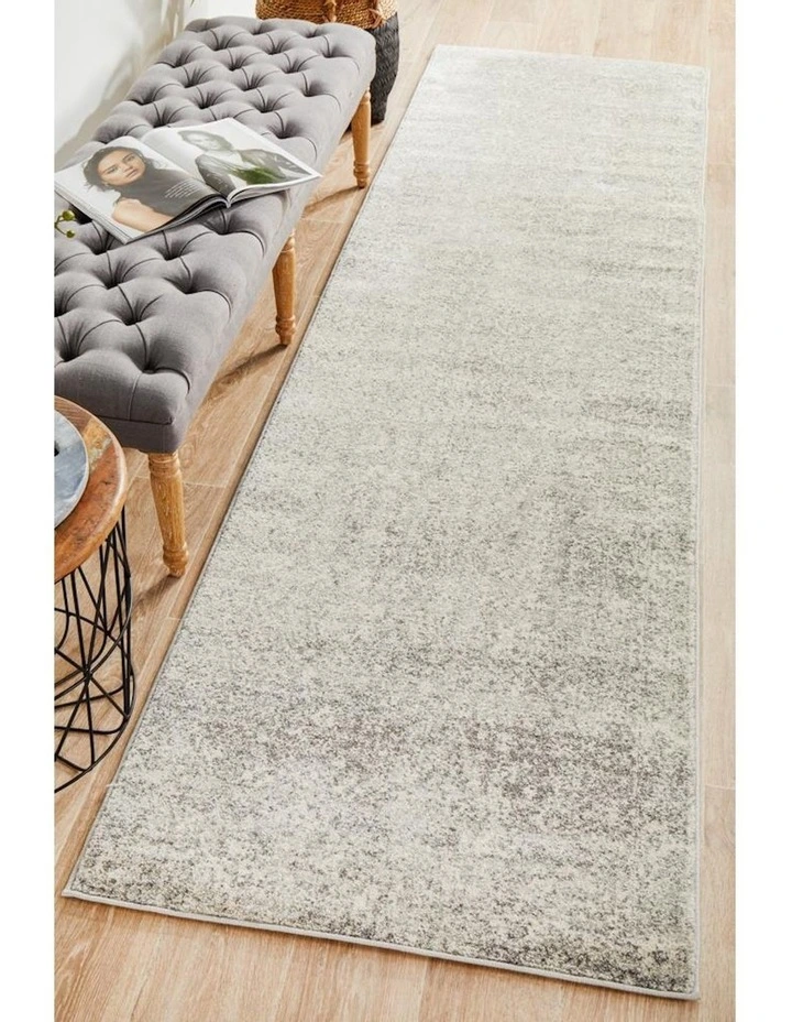 Evoke Shine Transitional Rug in Silver