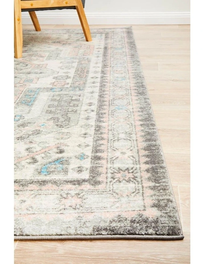 Avenue 704 Rug in Silver
