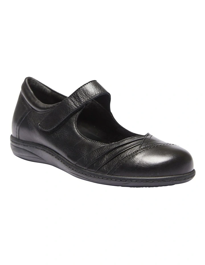 Larissa Flat Shoes In Black Glove