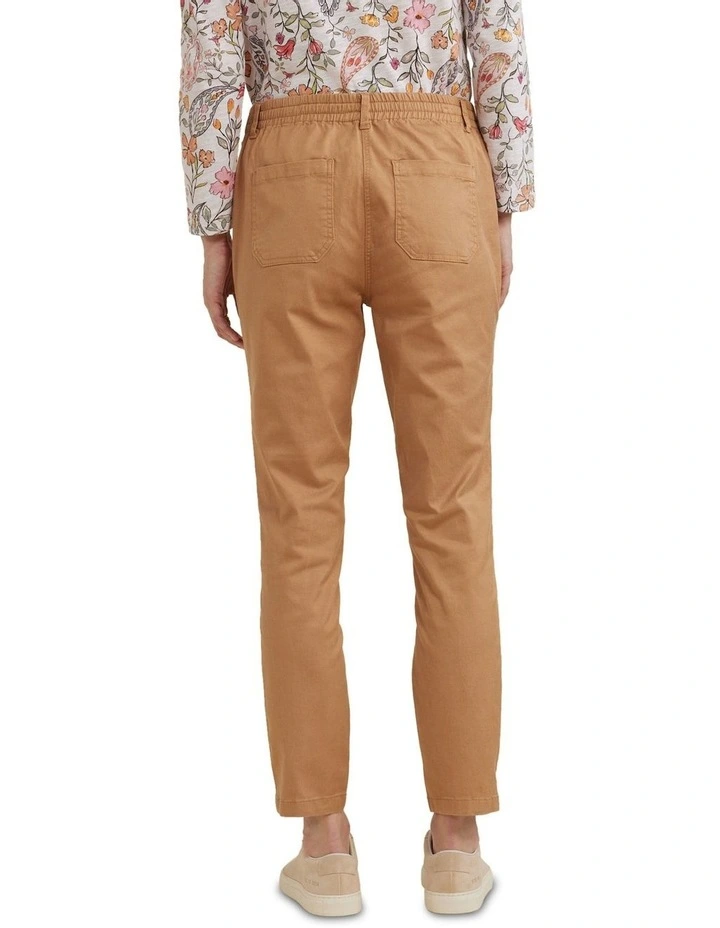Washed Stretch Pant in Brown