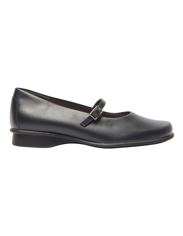 Katrina Flat Leather Shoes in Navy