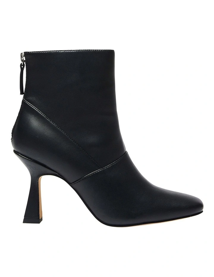 Lina Boots in Black