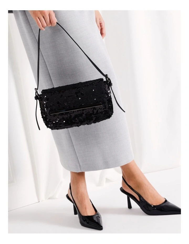Carrie Shoulder Bag in Black
