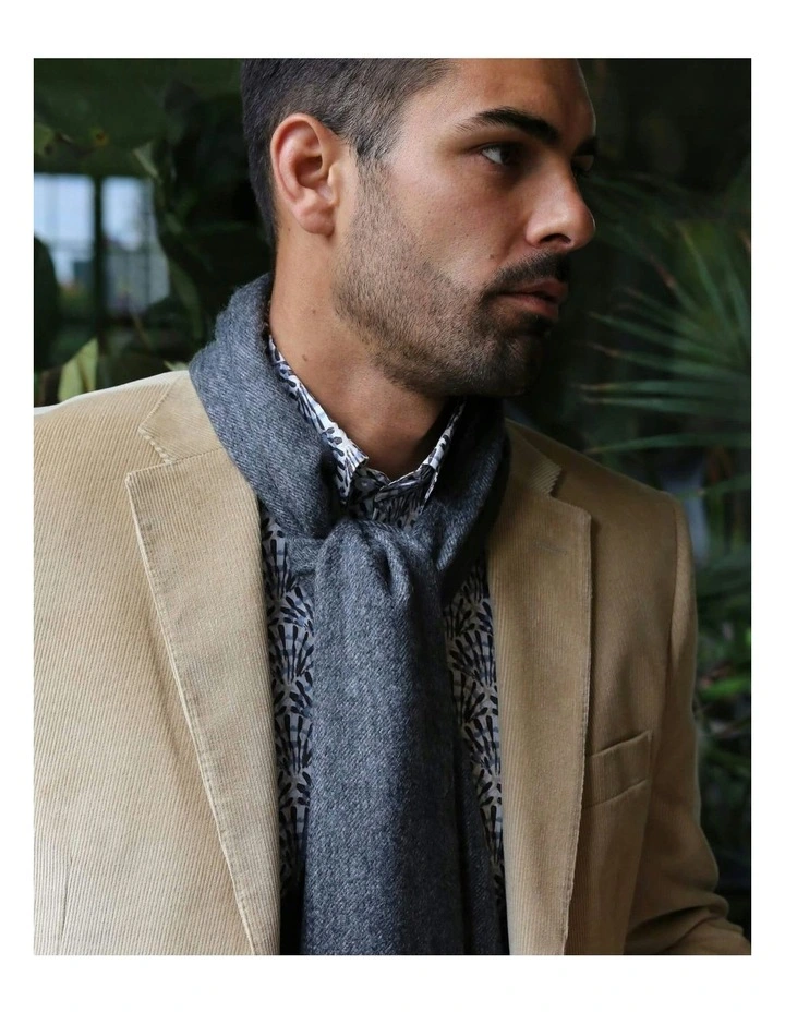 Sten Plain Scarf in Black