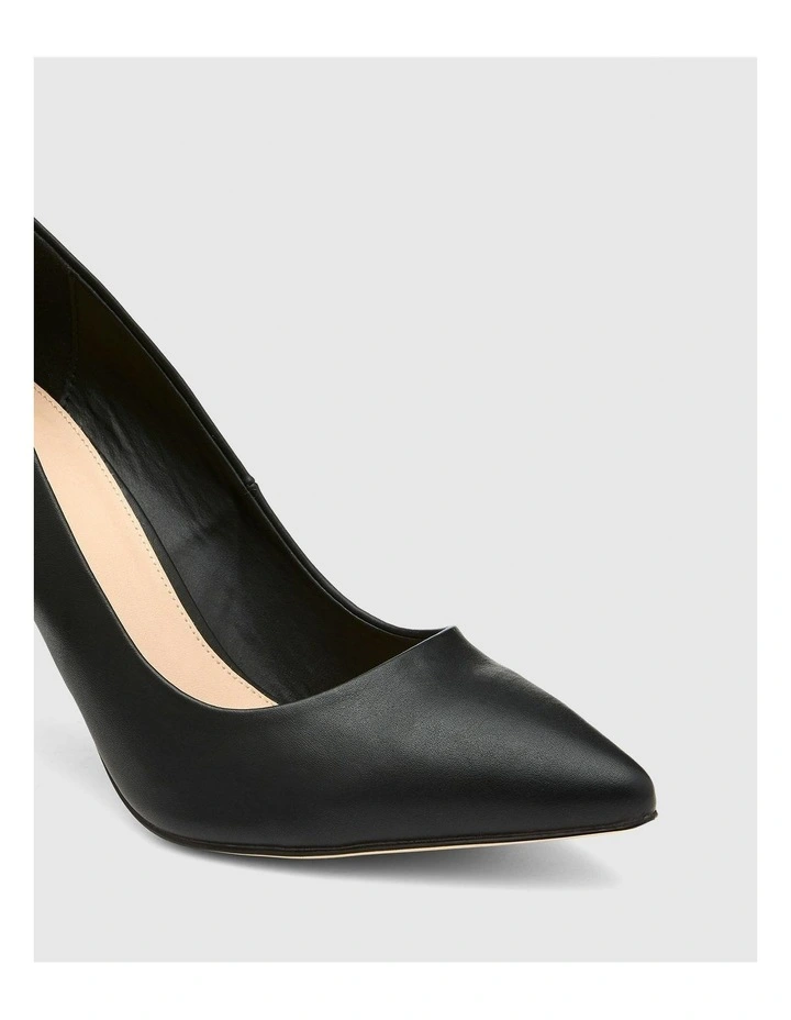 Irania Court Heels in Black Smooth
