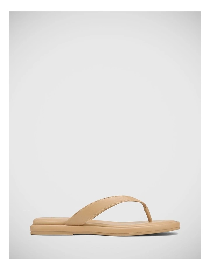 Dacia Leather Thong in Barley