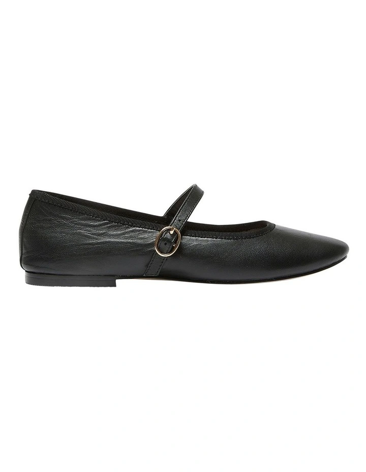 Molly Flat Shoes in Black Leather