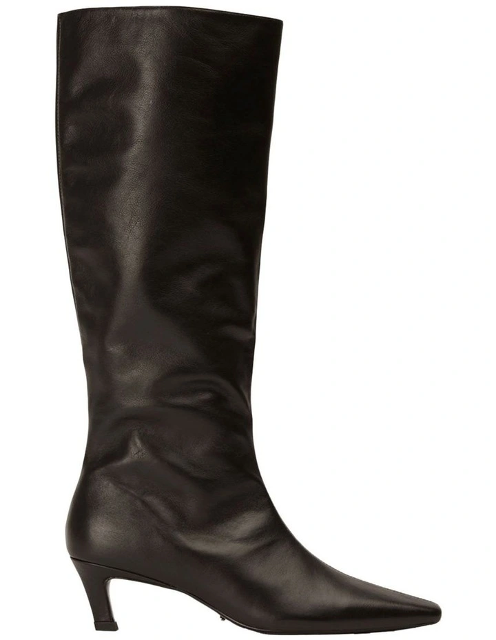 Vixon Boots in Black