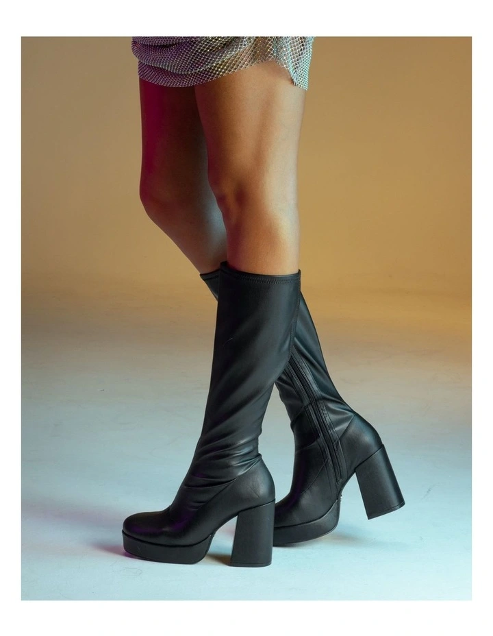Ofelia Boots in Black