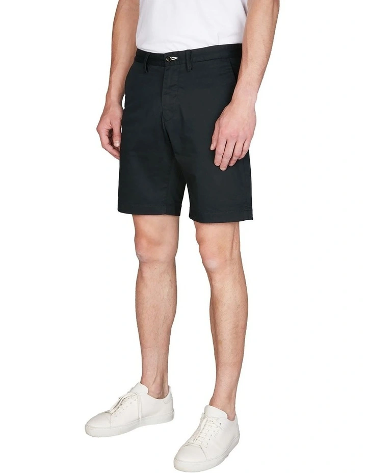 Hallden Twill Shorts in Black