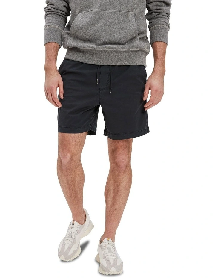 Flex 5.5" Lived-In Trekker Short in Bold Black