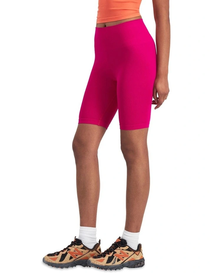 Move Seamless Bike Short in Fuchsia