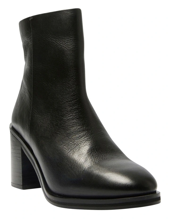 Naomi Boots in Black Leather