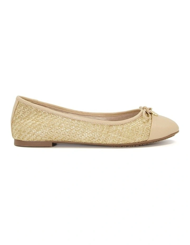 Hallo Ballet Flat in Natural