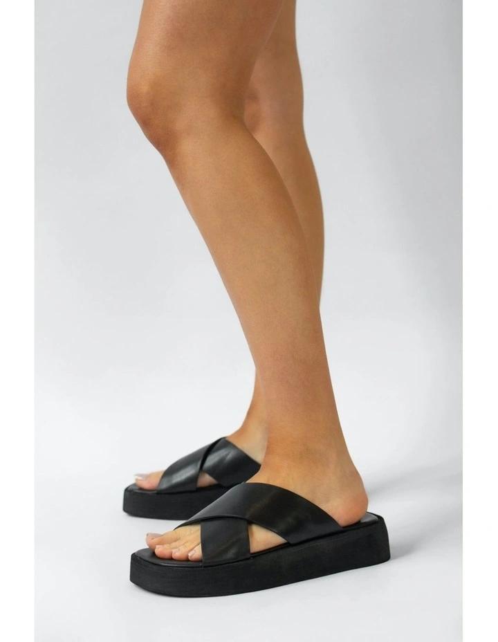 Pippi I Flat Sandals in Black