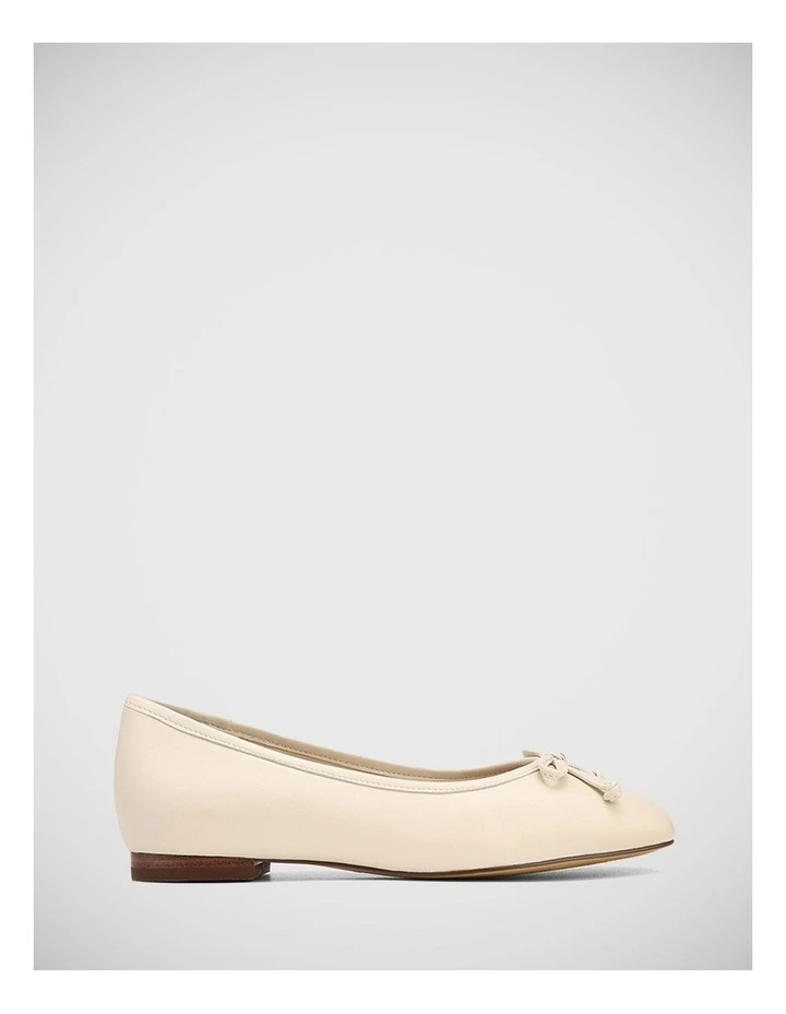Aleisha Leather Flat in Vintage Ivory
