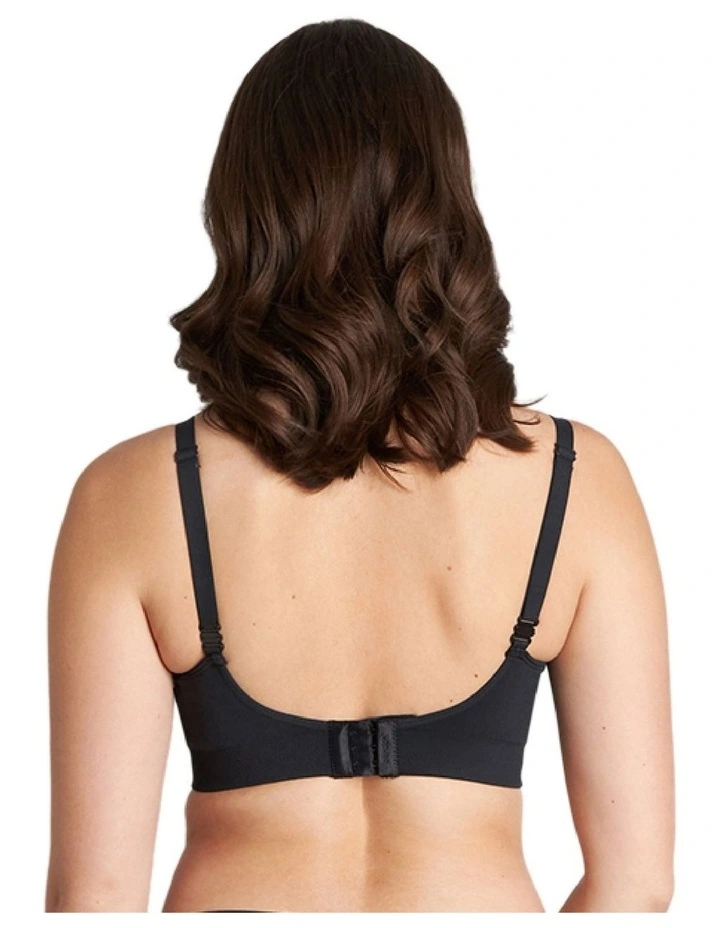 Balance Seamless Sports Bra in Black